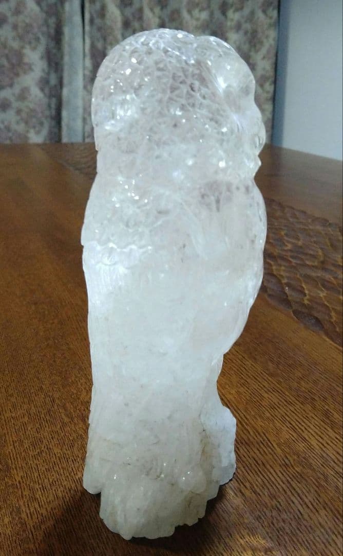 手掘りフクロウ　天然水晶