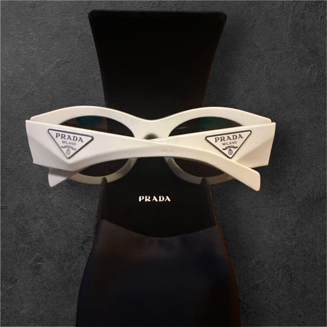 PRADA MADE IN ITALYホワイトサングラス　ケース付　箱クリーナー