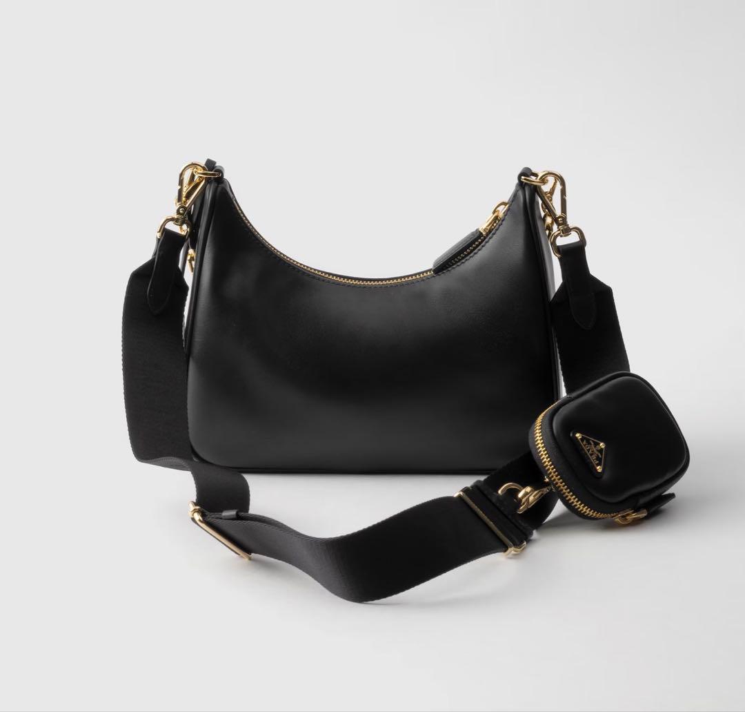 プラダ Re-Edition 2005 パデッド ナッパ レザーショルダーバッグ