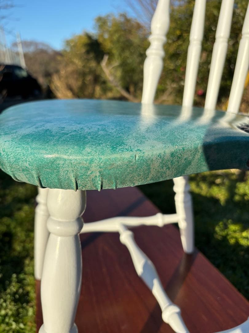 飛騨家具　WINDS太平 白いダイニングチェア② ウィンザーチェア　鋲打ち