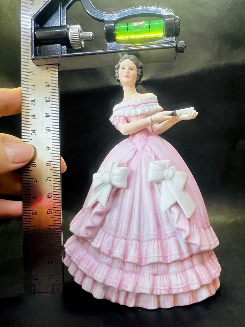 ビクトリアン風女性フィギュア