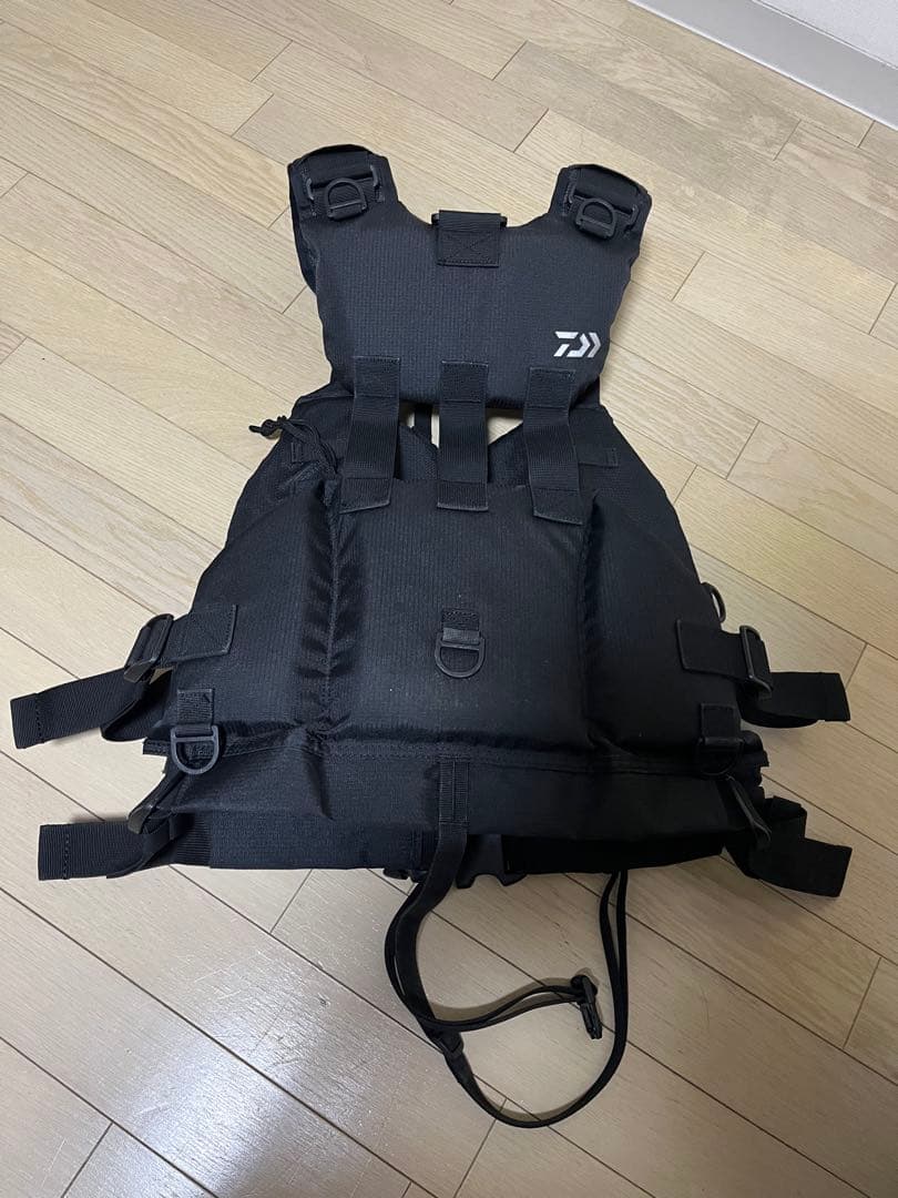 Daiwa ブラックライフジャケット