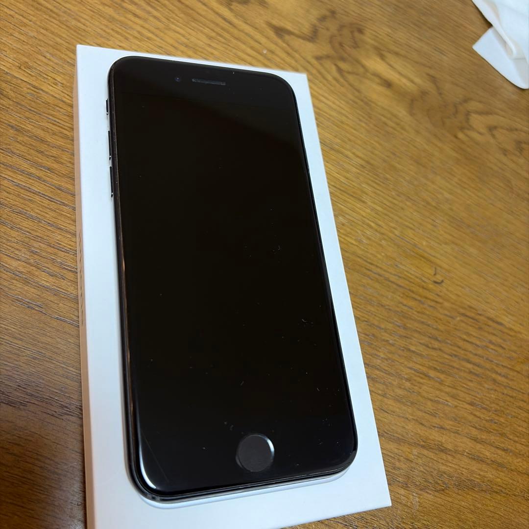 コ*ン様 iphonese 第2世代 本体 64 SIMロックなし