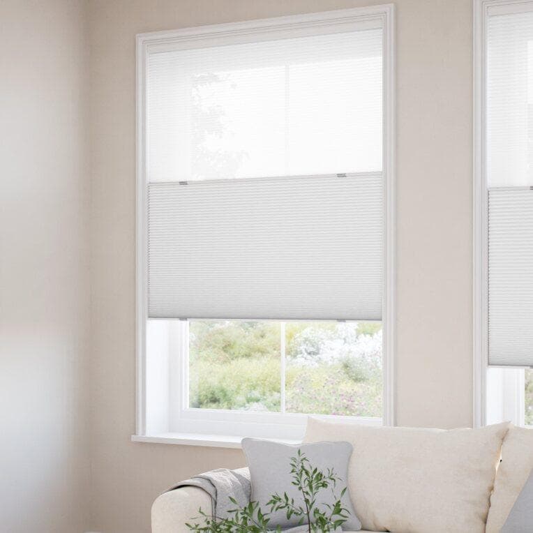 【最終値下げ】未使用　ハニカムシェード　シアーホワイトグレー　123.5×117