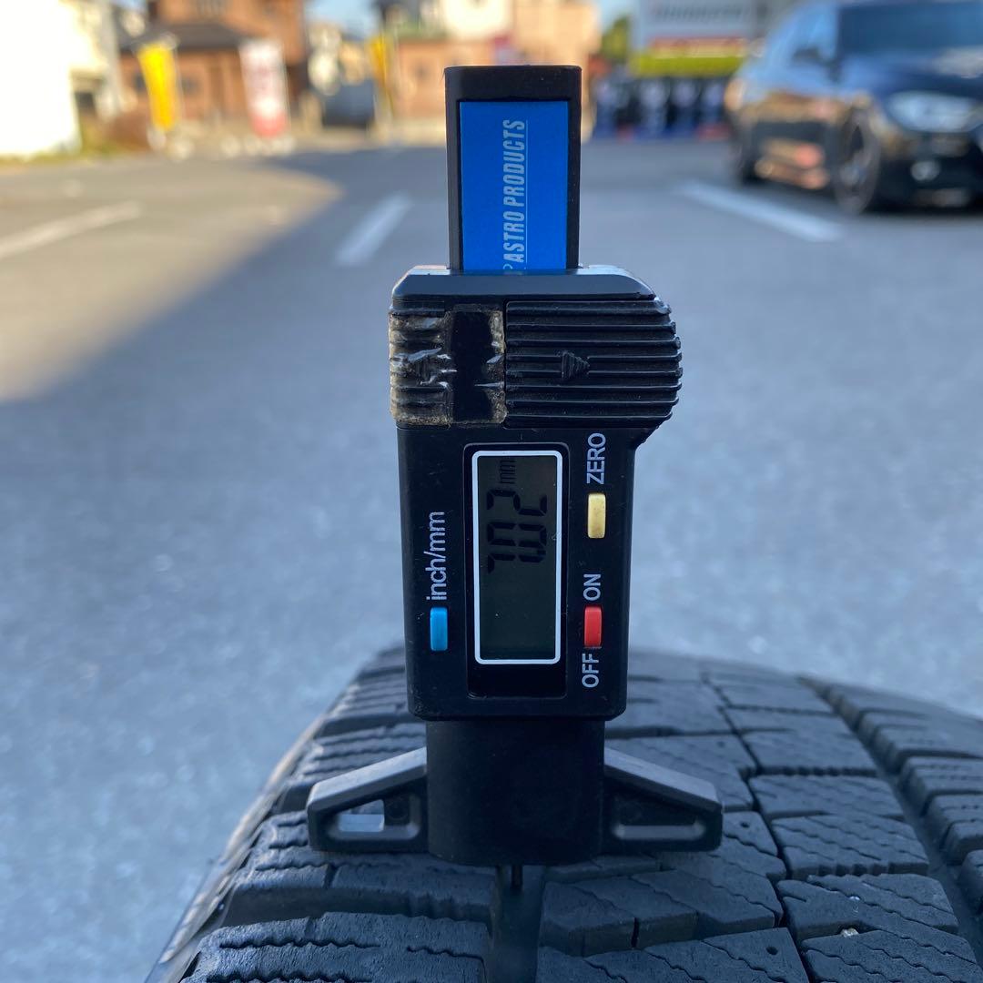 中古バリ溝‼️ブリヂストンスタッドレスセット215/50R17 プリウスα等