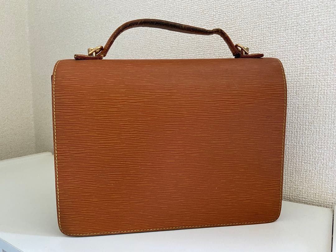 ルイヴィトン エピ モンソー 中古バック