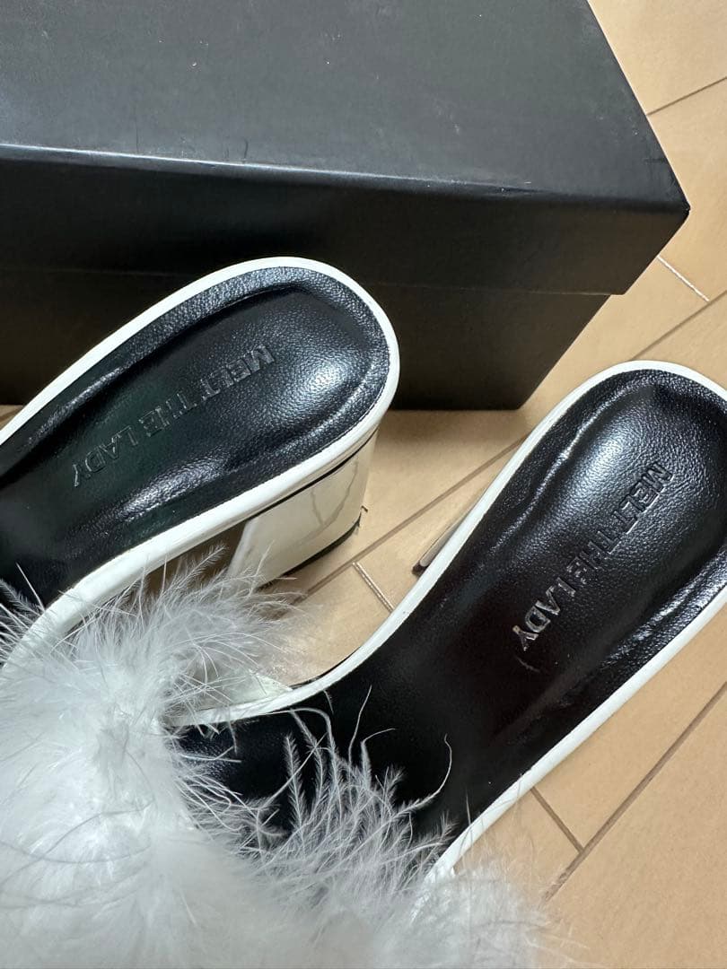 MELT THE LADY ポインテッドトゥファーミュール