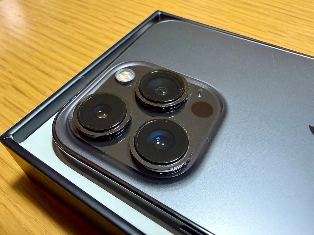 Katts Apple iPhone 13 Pro グラファイト 本体