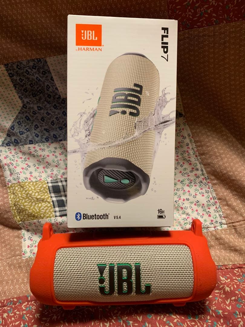 JBL FLIP7 ワイヤレススピーカー　レッドシリコンカバー付き