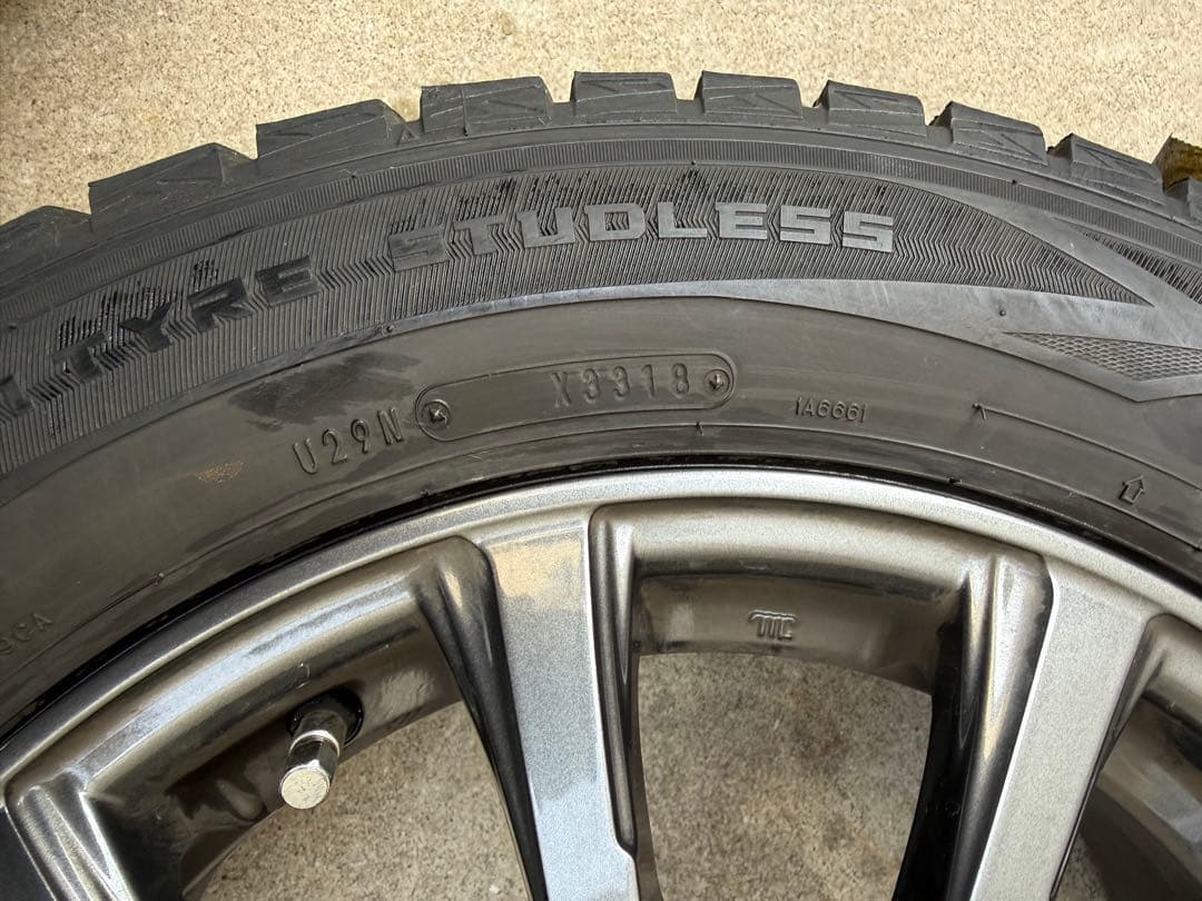 9*3様 エスクァイア 195/65R15 スタッドレスタイヤホイールセット