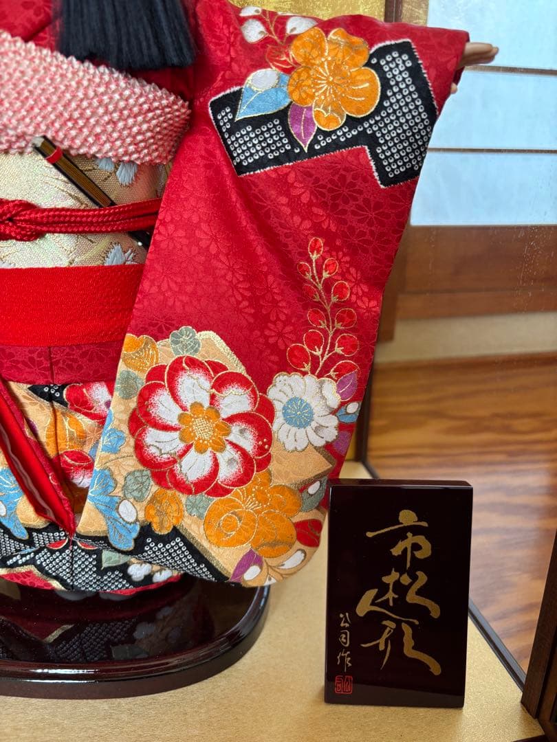 市松人形 正絹着物　公司作　ケース付伝統工芸品　日本人形赤い花柄 着物