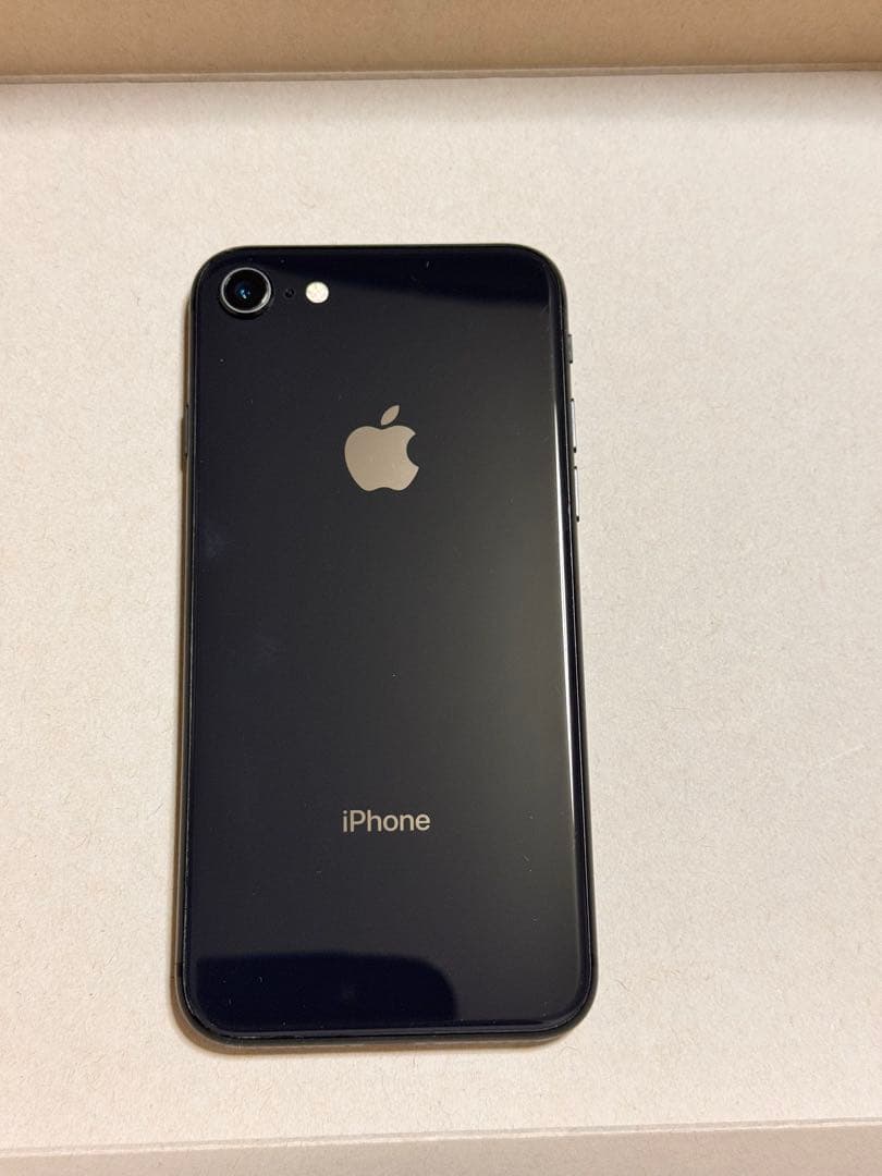 iPhone8 64GB本体