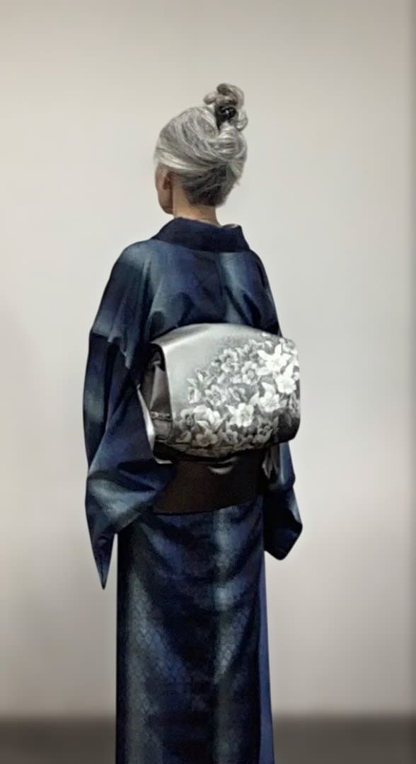 クリスマスローズ、正絹。