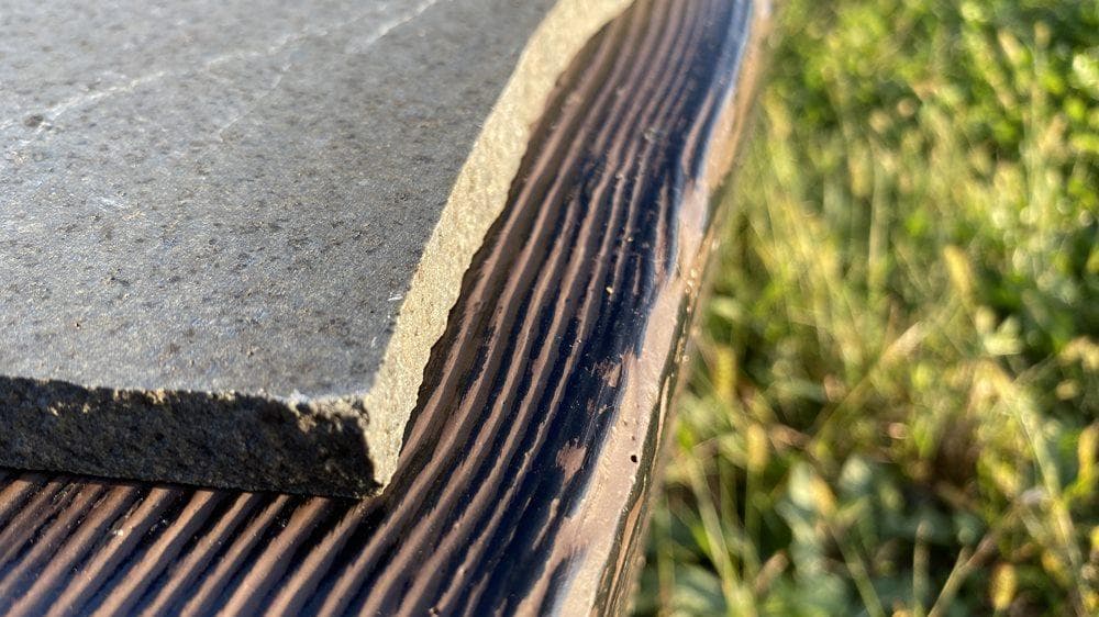 超貴重・岩手県遠野産 「遠野の銘石 角閃石」原石 2.4キロ 送料無料（＃22）