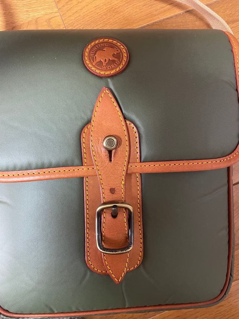 ハンティングワールド グリーン バチュー ショルダーバッグ