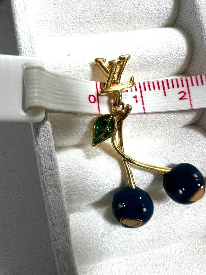 海外で買い集めた CCロゴブローチ ゴールド & チェーンイヤリング