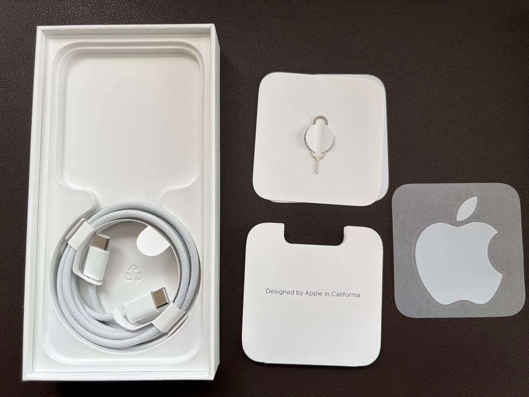 【美品】Apple iPhone15 128GB ホワイト ケース付き