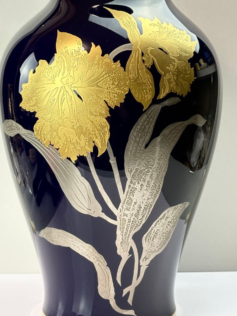 OKURA 【大倉陶園】瑠璃釉 金銀蝕 カトレア 花瓶 (大) R811103
