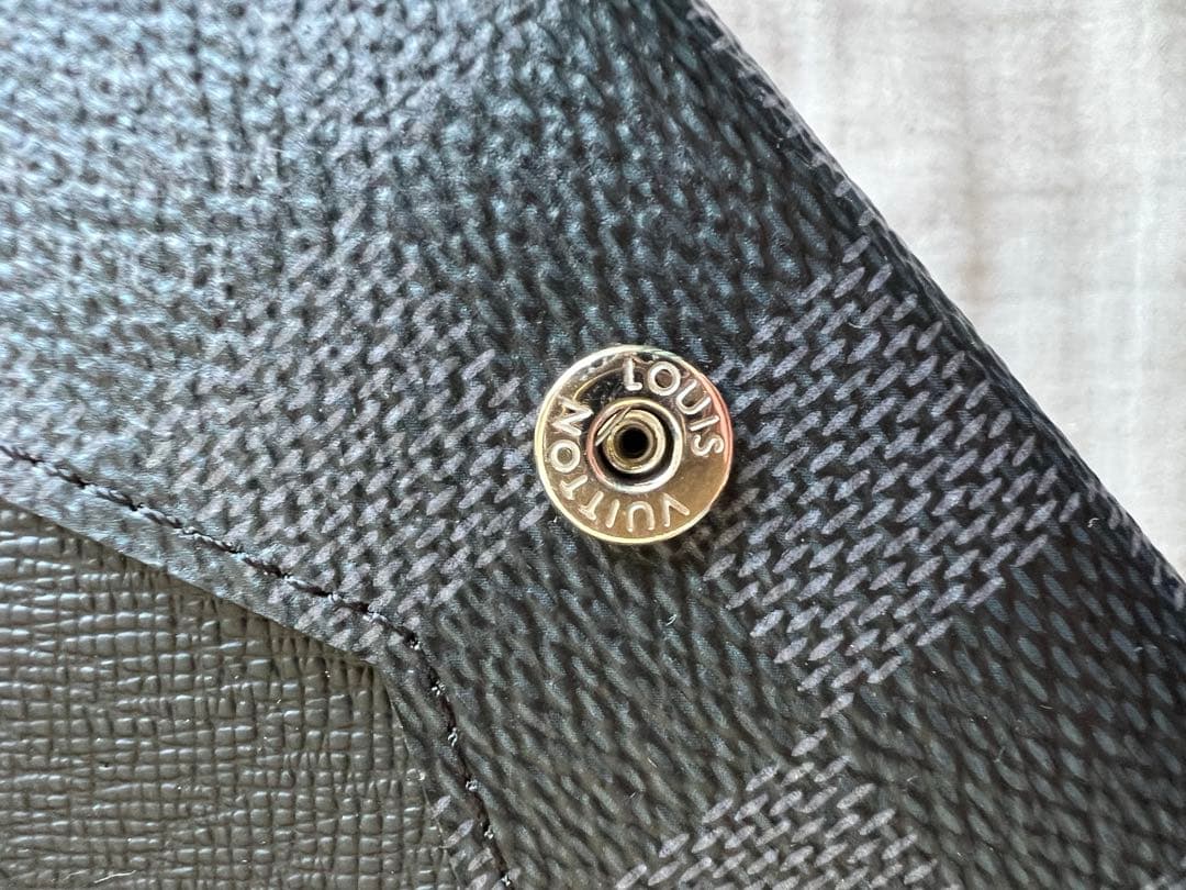 ルイヴィトン ダミエグラフィット名刺入れ 美品M63338