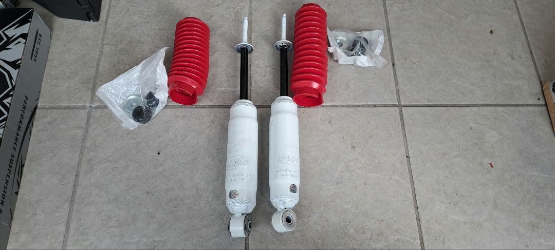 100系ハイエースRANCHO RS5214 サスペンションキット