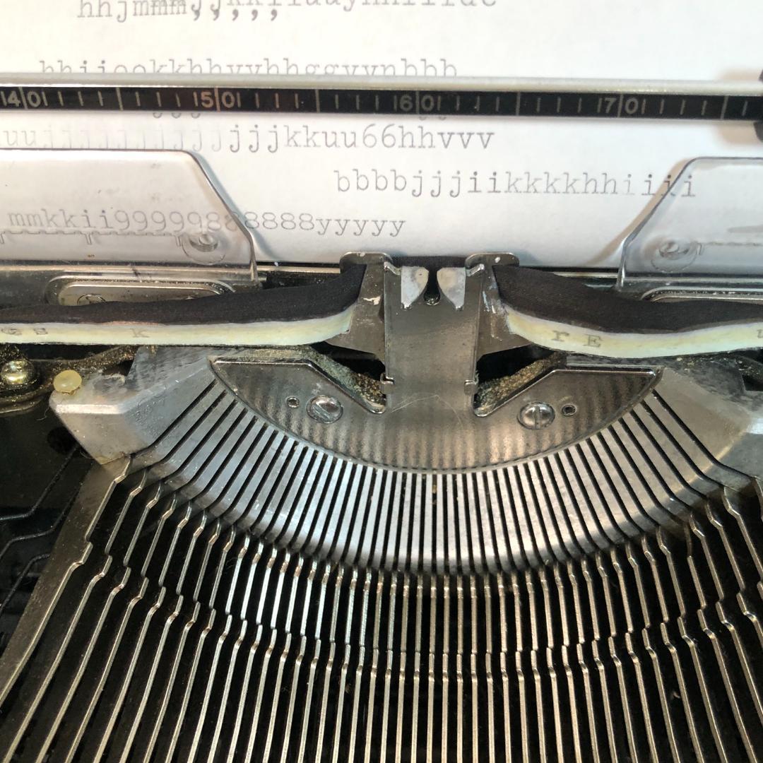 タイプライター、オリベッティ LETTERA　38 電動　動作確認済　スペイン製
