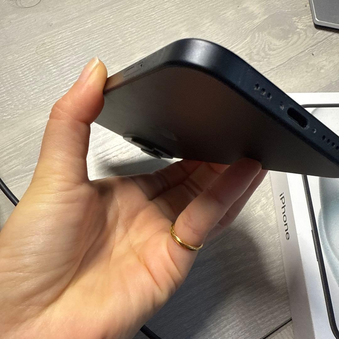 Apple iPhone 15 128GB ブラック 本体