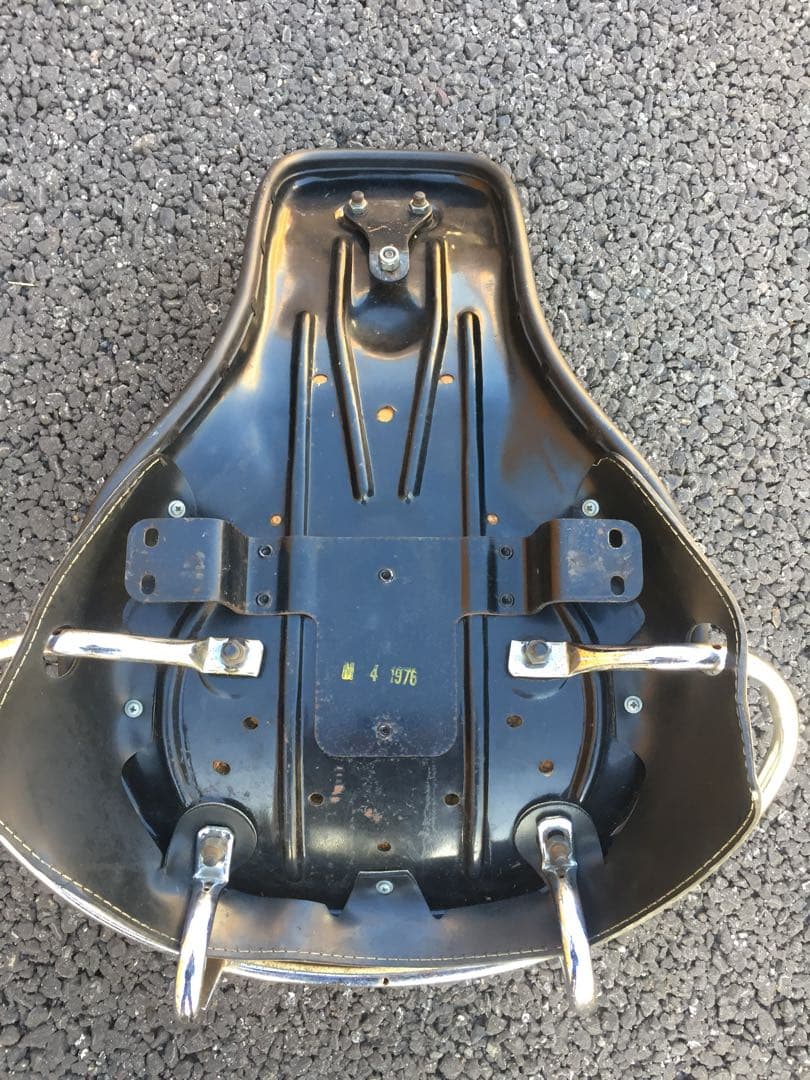 ショベル FLHバディシート