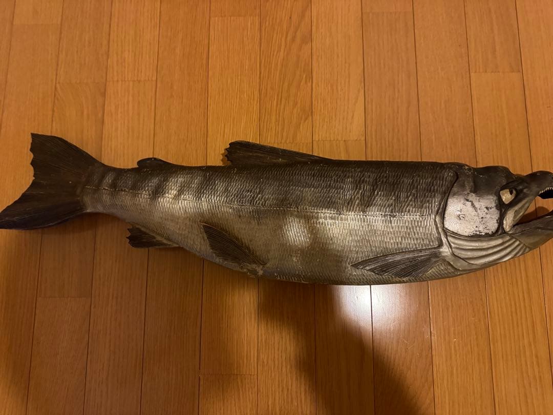 本田数馬翁による「千瓢彫」の木彫りの鮭（さけ）約60cm