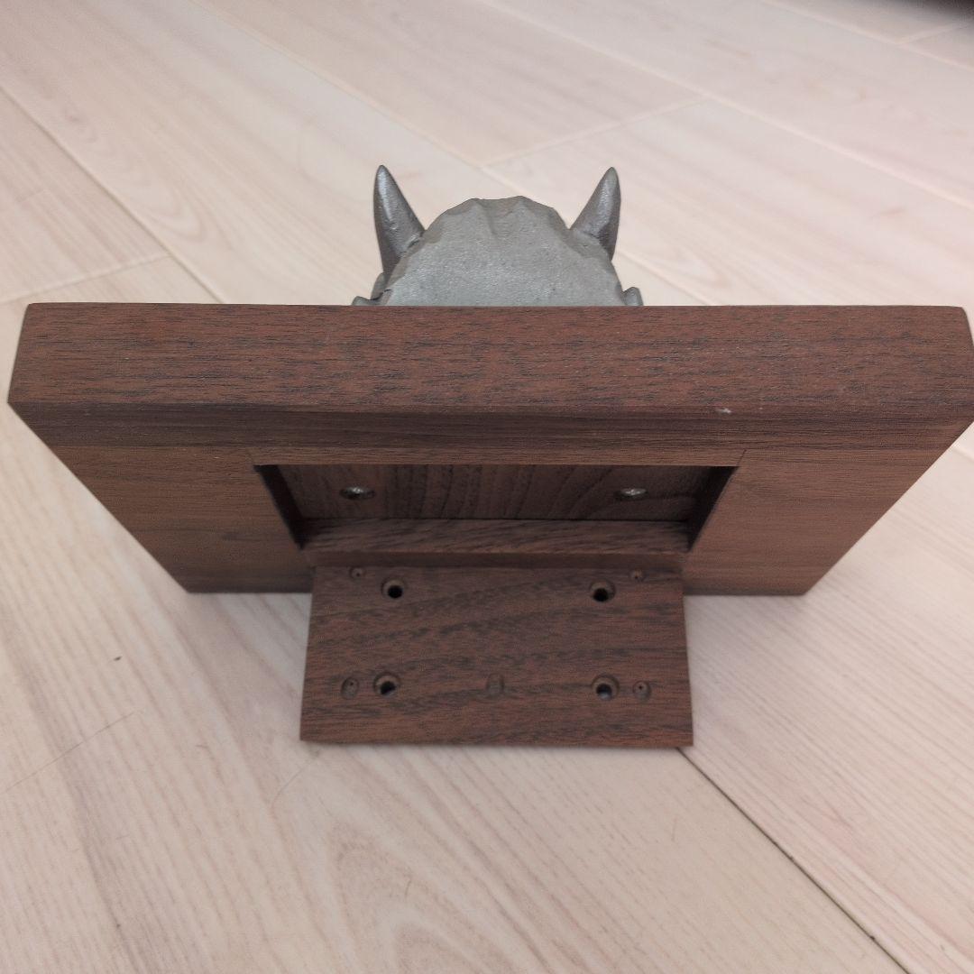 伝統的な鬼の面の置物