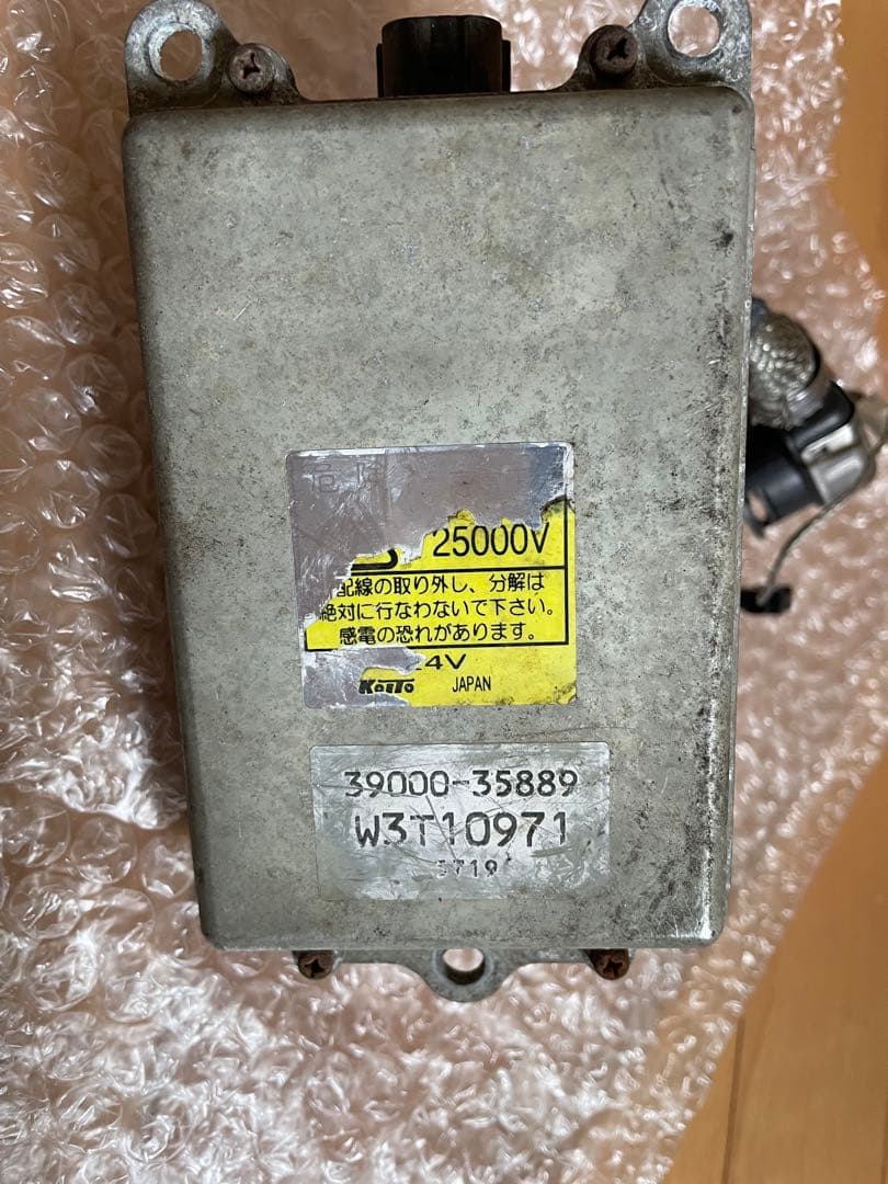 日野自動車　プロフィア　ヘッドランプバラスト厚いタイプ　中古品