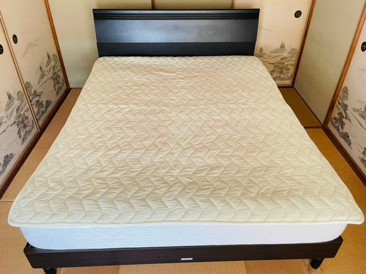 アイシン精機製高級ワイドダブルベッド（マットレス、ベッドパッドとカバー付）