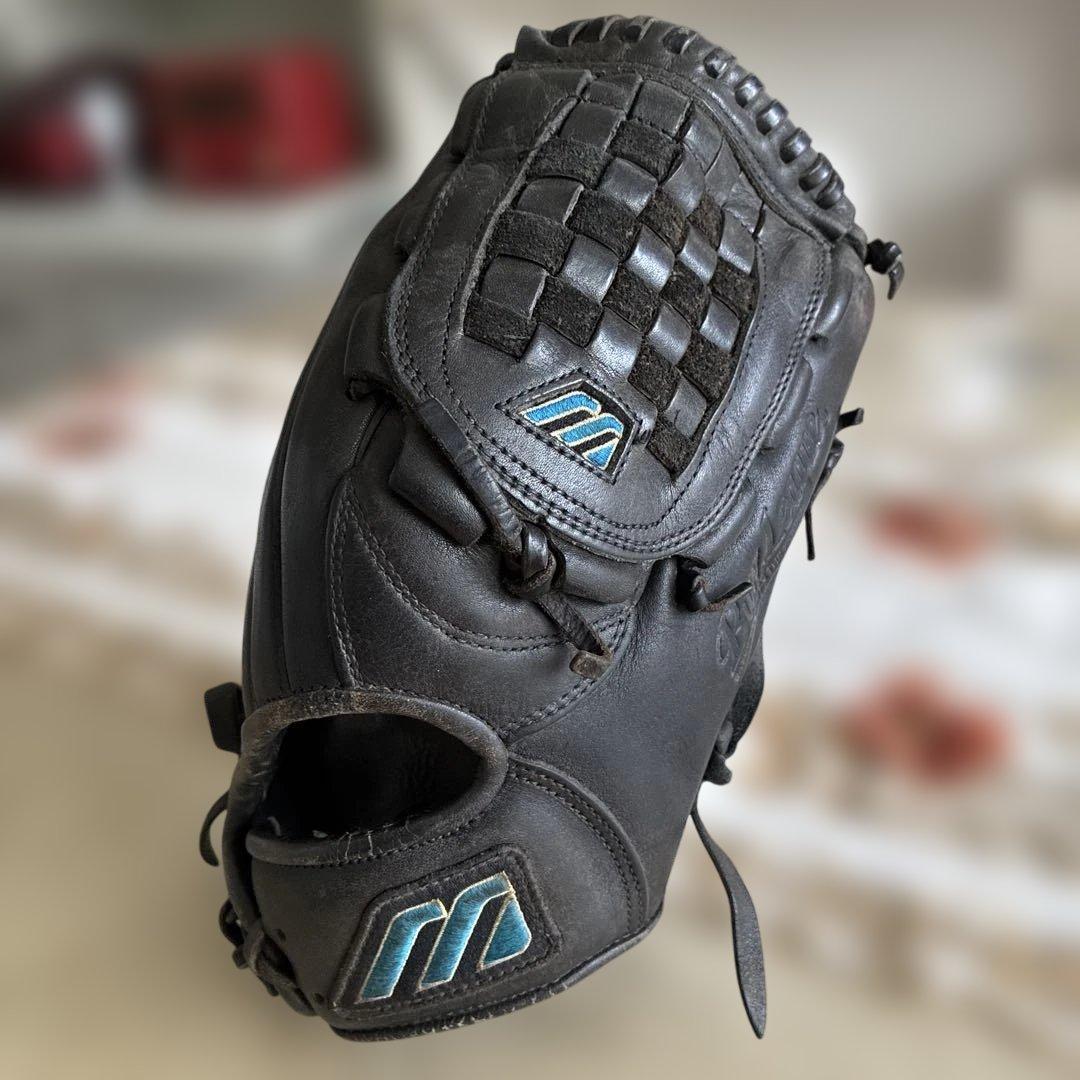 黒 軟式グローブ 編み込みデザイン　石井一久モデル
