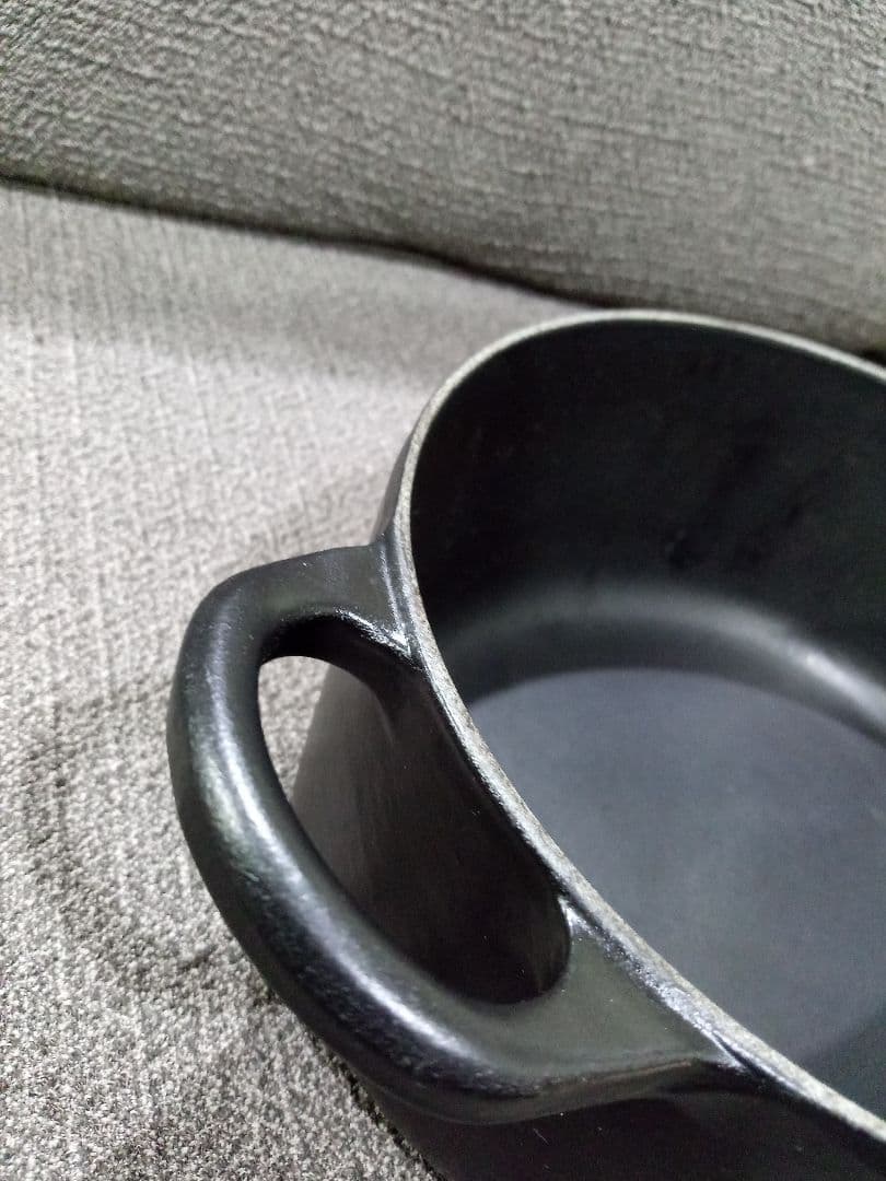 ル・クルーゼ　LE CREUSET　鋳物　ホーロー鍋　ココットオーバル　25cm