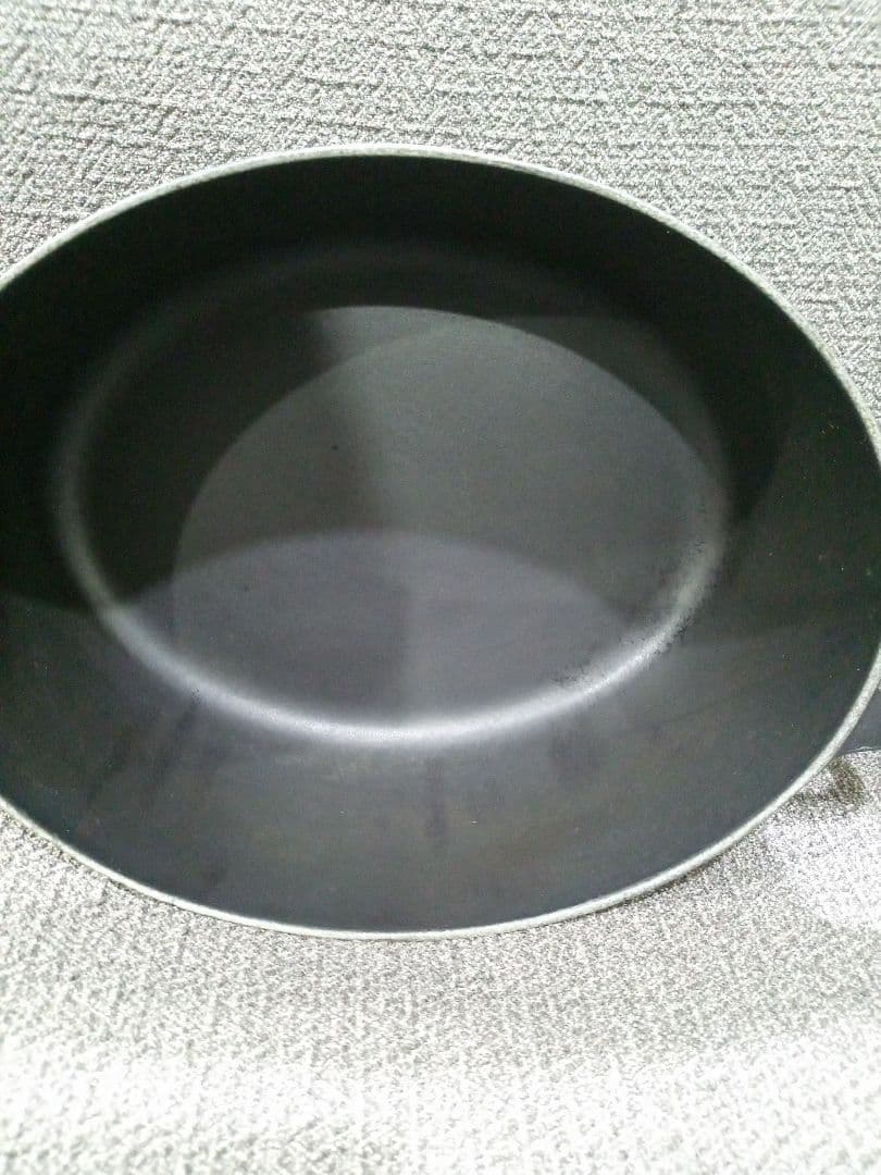 ル・クルーゼ　LE CREUSET　鋳物　ホーロー鍋　ココットオーバル　25cm