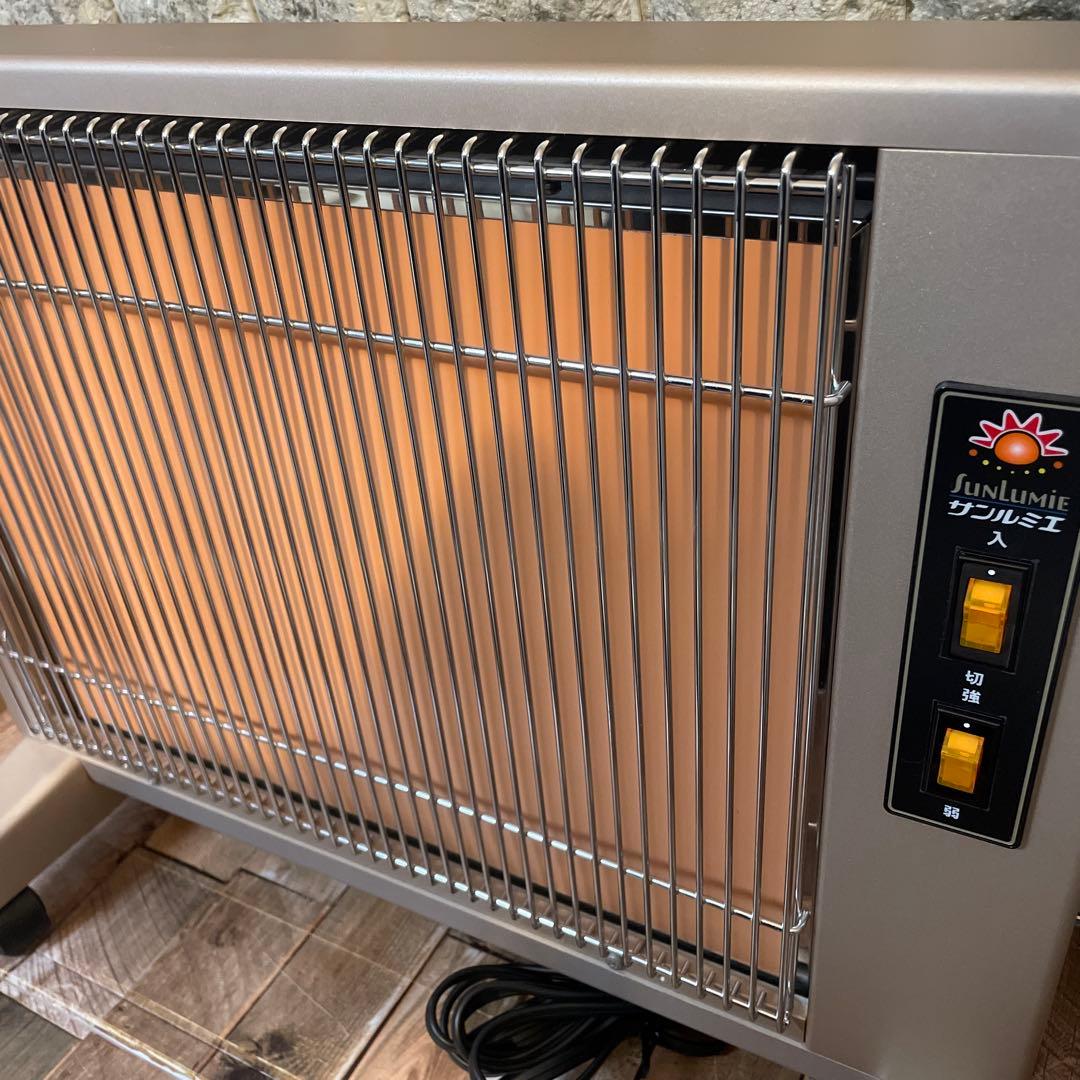 #900【超美品】サンルミエ Cute E800LS 遠赤外線暖房器2022年製