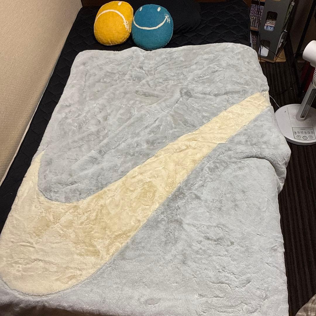 【激レア】NIKE W NSW BLANKET FAUX FUR ブランケット