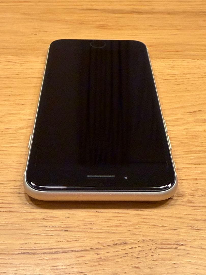 Apple iPhone SE3 64GB ホワイト　スターライト