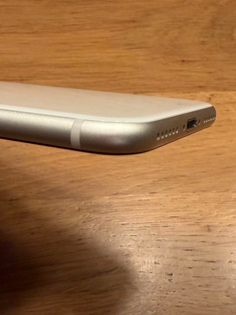 Apple iPhone SE3 64GB ホワイト　スターライト