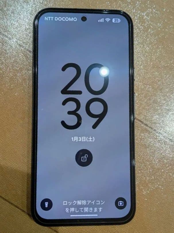 Google Pixel8a 128GB 黒色 本体　純正シリコンカバー付属