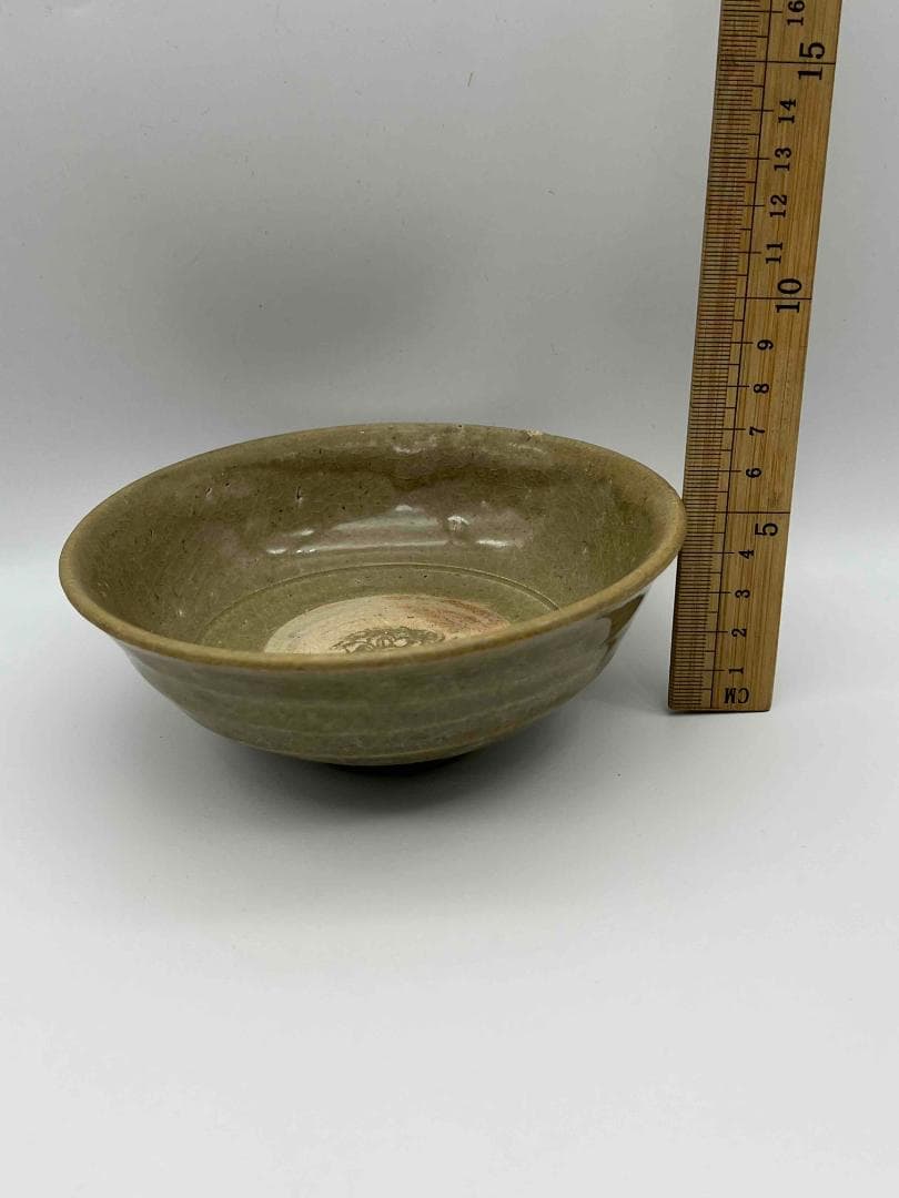 宋時代　青磁　越窯刻花卉文碗　唐物　古賞物　時代物　旧家蔵出し(A-65)