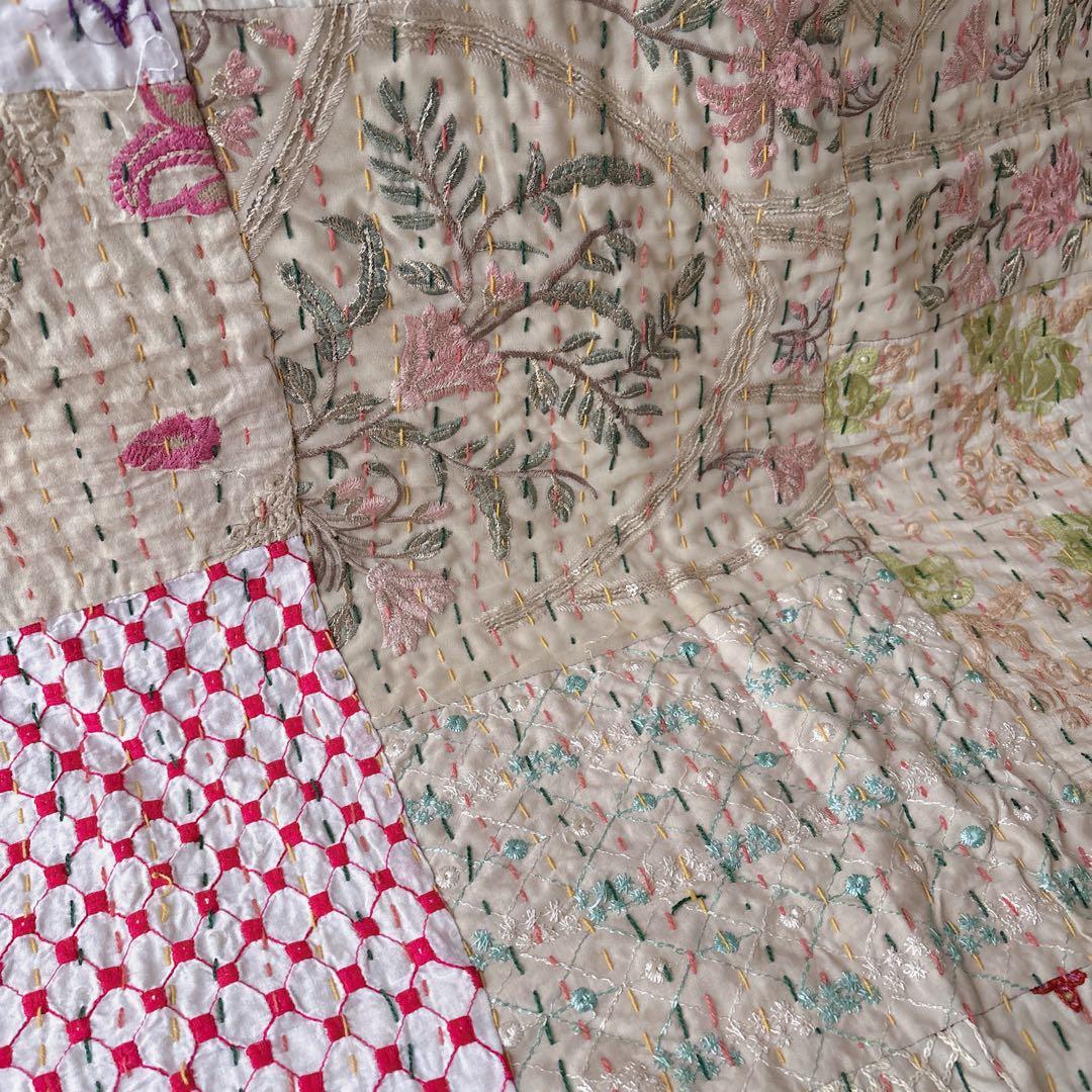 未使用❁エンブロイダリー　アイボリー　パッチワークカンタキルトマルチカバーラグ