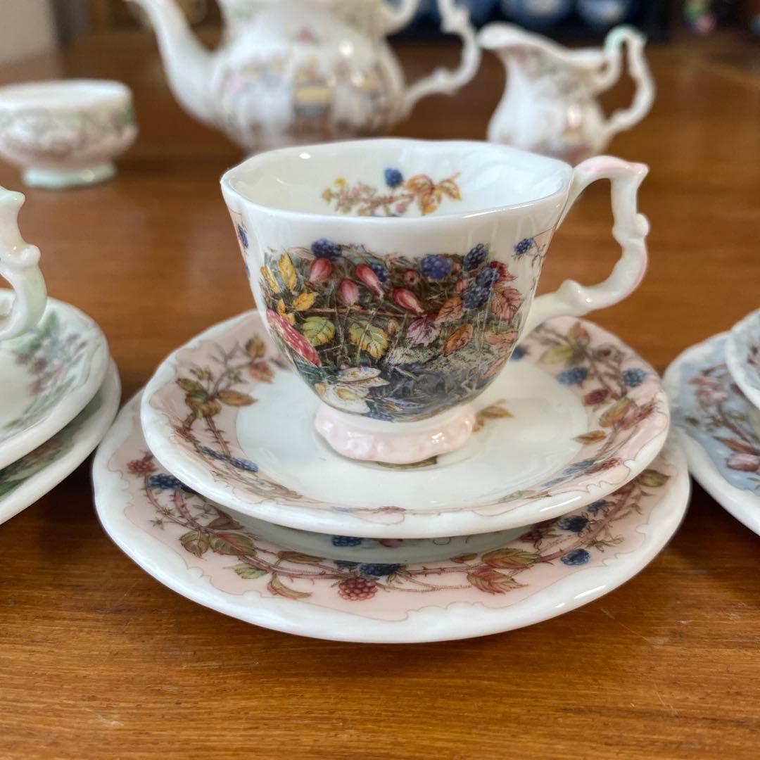 英国　ロイヤルドルトン ブランブリーヘッジ ミニチュア　ティーセット　イギリス
