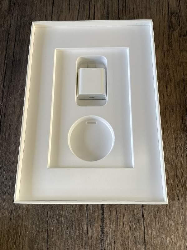 ⑪【美品】iPad Apple 第9世代　Wi-Fiモデル　64GB