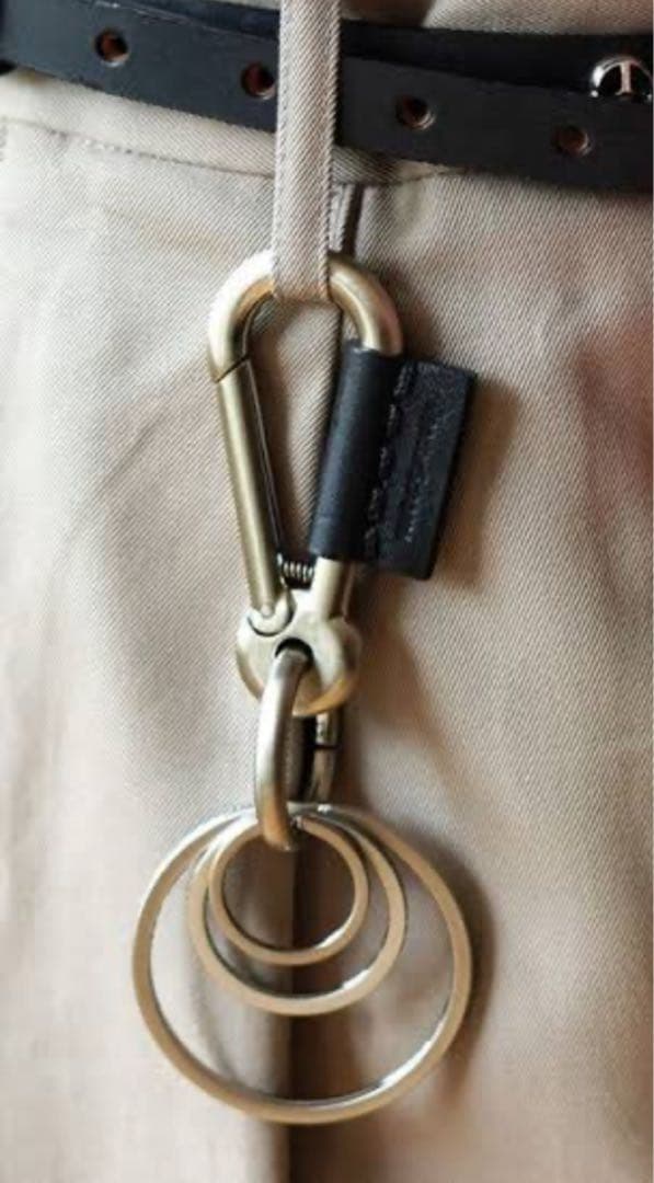 カラビナ付きシルバー金属キーホルダー