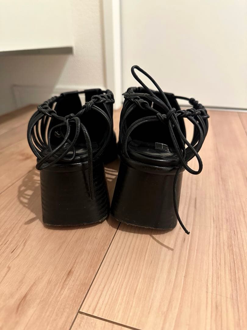 裏張り済み　【UNTISHOLD】 Klara 37 Black