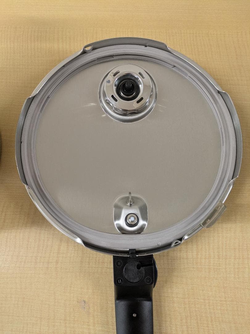 未使用品　フィスラー(Fissler) 圧力鍋　コンフォート　6L　ガラス蓋付き