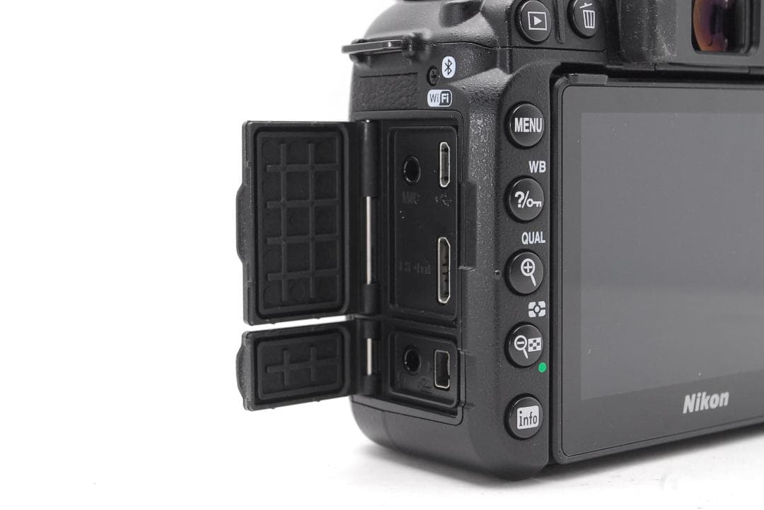 【使用感極少】Nikon D7500　ボディ　WiFi・Bluetooth搭載