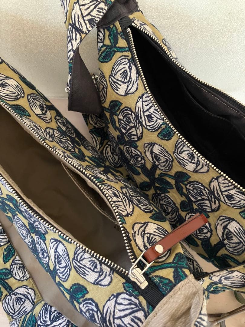 専用出品です rosy khakiボディーバッグ