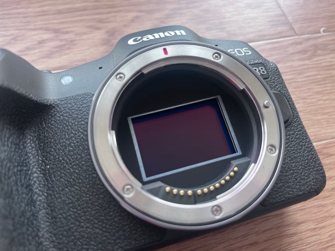 Canon EOS R8 ボディー