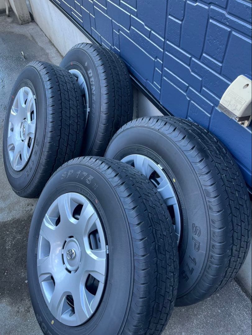 ハイエース 新車外し 15インチ タイヤ・ホイールセット 4本